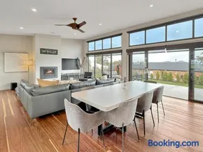 The Iron Pear - Pet Friendly with Country Views - Image 5
