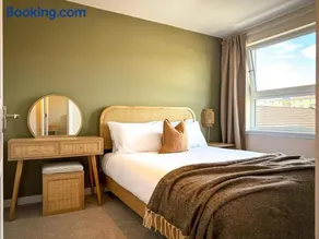 Stunning 2 Bed, 2 Bath flat with Parking, between Glasgow and Loch Lomond - Image 4