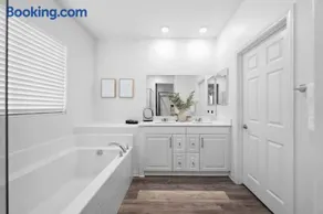 Newly Built Home in Riverside Close to UCR DTWN - Image 3
