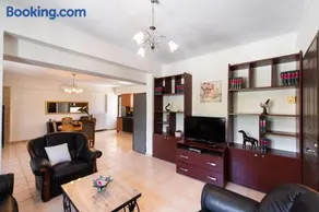 Irinis House - Image 1