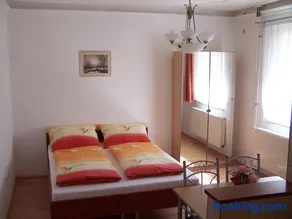 Akacia Apartment - FREE INSIDE PARKING, 2 bedrooms, garden, next to centre - Image 3