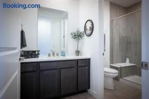 New Build 1BR Home Stunning Views Denver Access - Image 4