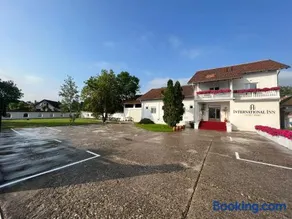 International Inn - Image 3