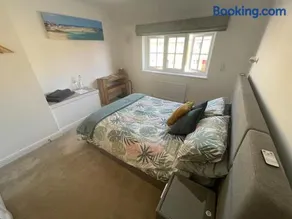 Comfortable Double Bedroom in Family Home, with your own private bathroom - Image 2