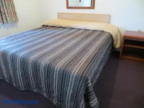 Madison Suites Motel - Image 2