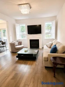Family Friendly 4 BR 3 Bath Home near Toronto-FIFA - Image 2