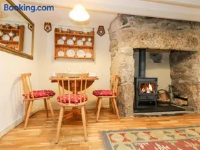Gurnard's Cottage - Image 2