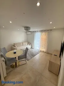 Spacious 3-bedroom, Parking, Secure Residence, Cannes - Image 2