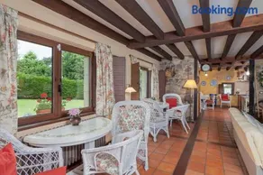 Charming House with Lake View - Image 1