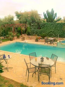 Jacuzzi Pool House AMA5690 - Image 1