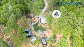 The Five Pines at Treetop Escapes - Image 1