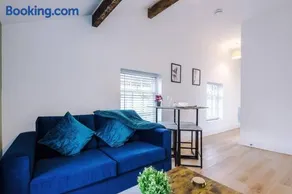 Sleeps 4, Duplex Apartment, Long Term Disc - Image 5
