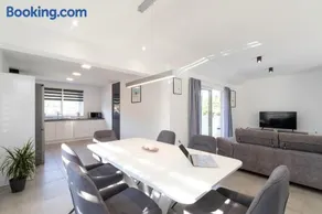 The Plaza Apartment - Image 4