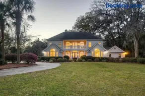 Beautiful Home on the Water - Image 3