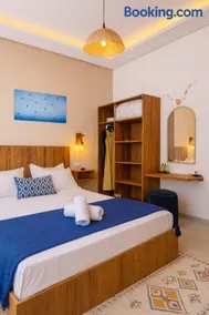 Boho Chic Apartment - Walk to Beach, Rooftop, Workspace, Free Parking & AC - Image 2