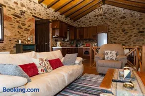 Luxury House In The Hills - Image 3