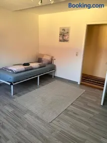 Große Monteurwohnung mit 4 Zimmer und Parkplatz, Waschmaschine, Internet, voll ausgestattete Küche - Image 5