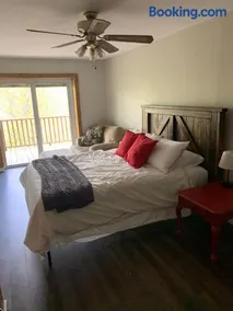 New River mountain cabin with reduced cleaning fee - Image 3