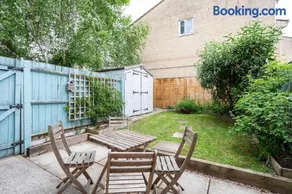 Cosy 2-Bedroom Home in Weston - Image 2