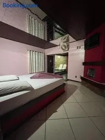 Free Way Motel - Image 3