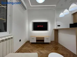 Central Elegance - Image 4