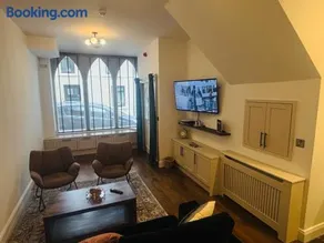 Twenty 7 - Modern & Spacious Townhouse - Image 2