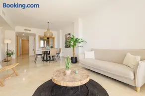 Modern and luxurious holiday home with sea views in Benahavís - Image 1