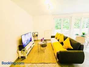 Charming 1BR Retreat with private terrace - Image 2