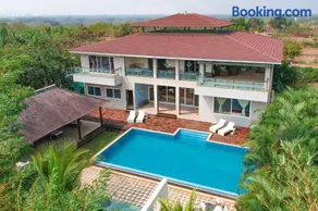 Umber Villa by StayVista - 5BHK Luxurious Villa with a Pvt Pool & Lawn - Image 2