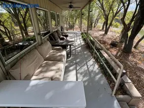 Captains Cabin on Lake - Image 2