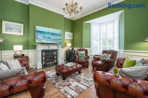 Abbey Lodge, Llandudno - Period Townhouse, 5 bedrooms & bathrooms, with Hot Tub & Private Parking - Image 3