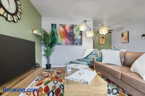 Artistic 1BD TCU Walkable - Image 3