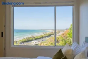 Pudding's Home Luxury Oceanfront Escape - Image 2