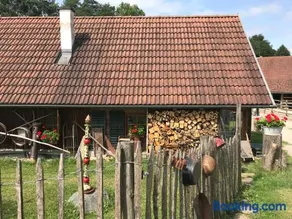 Getreidekasten auf einer Lamafarm - Image 1