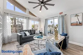 Searenity Suite- Peekaboo Ocean view 1 min walk to Beach - Image 4