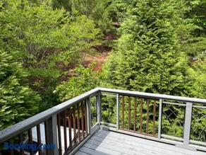 Queen Bedroom Suites - Mountain Views & Lake Resort - Image 5