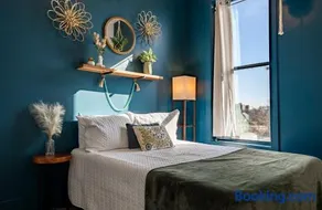 Designer Penthouse with Rooftop Deck Near Downtown and Lookout Mtn - Image 2