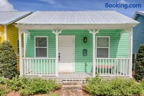 Quaint Cottage with Private Pool-Walk to Everything - Image 3