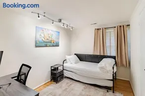 5 bedroom home near downtown Annapolis - Image 5