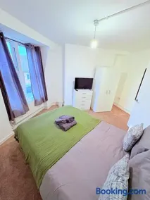LUXURY 3 BED FLAT for 8 people close to Chelsea Stadium 5 min from the main station - Image 5