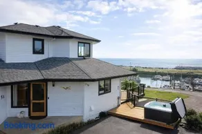 The White Haus - Harbor Views, Hot Tub, Game Room - Image 3