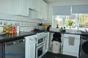 Whole Home with 4 bedrooms, Full Kitchen, 55"TVs and WiFi - Image 5