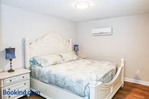 Farm Lodge with Beautiful Open Floor Plan - Image 3