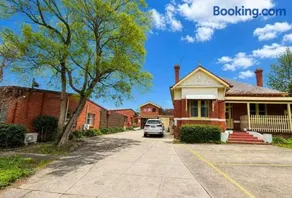 Box Hill Student Accommodation and Rooming House - Image 1