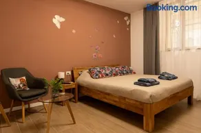 Pallanza Courtyard Apt - Image 1