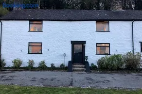 Historic 17th century farmhouse in Wales - Image 4