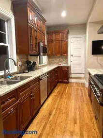 -No42- Elegant Room In A House - 20 Min Drive To Downtown & 10 Min Walk To Commuter Rail At Newton Boston - Image 3