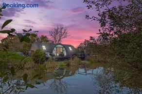 The Lake House - Private Hot Tub - Image 1