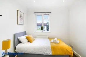 Loughton 3 Bedroom Sleeps 5 by BSE Homes - Image 2