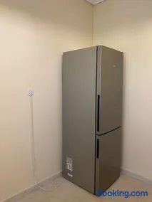 Spacious 3 BR Apartment in Vibrant Neighbourhood - Image 3